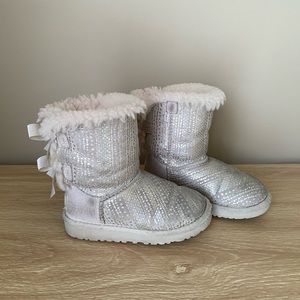 UGG BOOTS GIRL SIZE 10